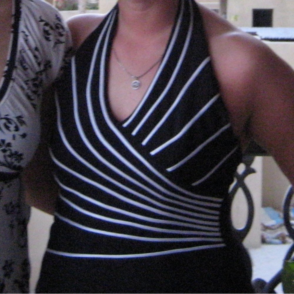 ⭐️Host Pick⭐️ BELLESSA halter top with corset piping - Picture 2 of 5